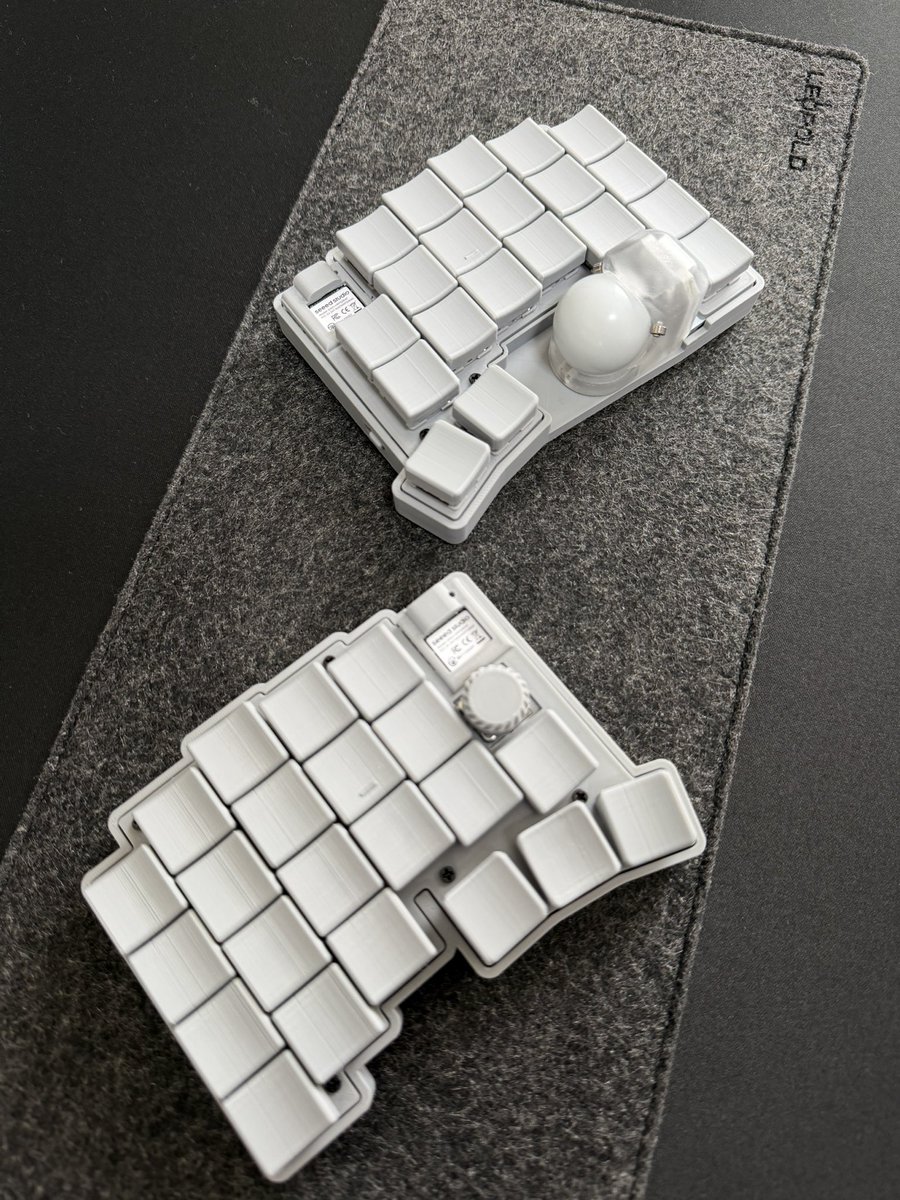 koji0816's tweet photo. ひとまず完成〜。
キーキャップの印刷が一番苦労しました、、、
(3Dプリンタ初心者)

#お苦しみmoNa https://t.co/jEpl2GNlB4