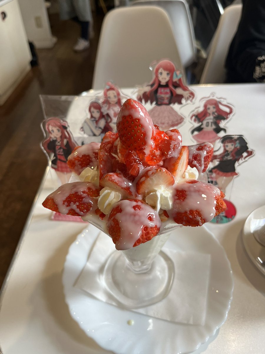 いちごパフェ🍓🍓🍓！！！