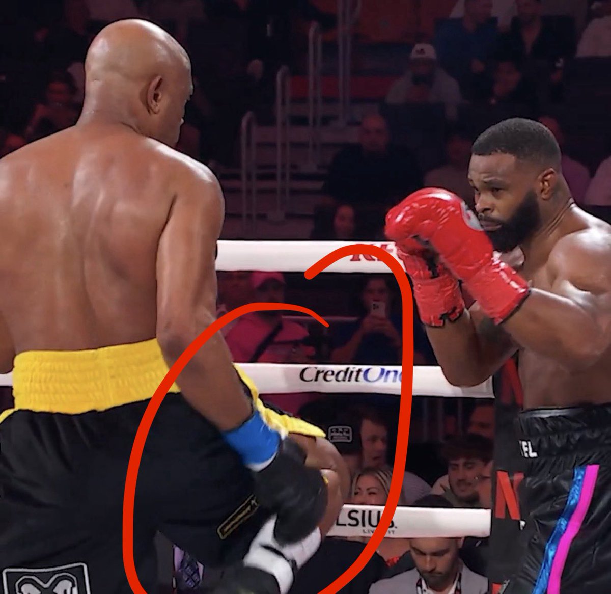 JohnnyCash4243's tweet photo. @BOXINGnBBQ Oldest trick in the boxing book https://t.co/NSYZvIxizU