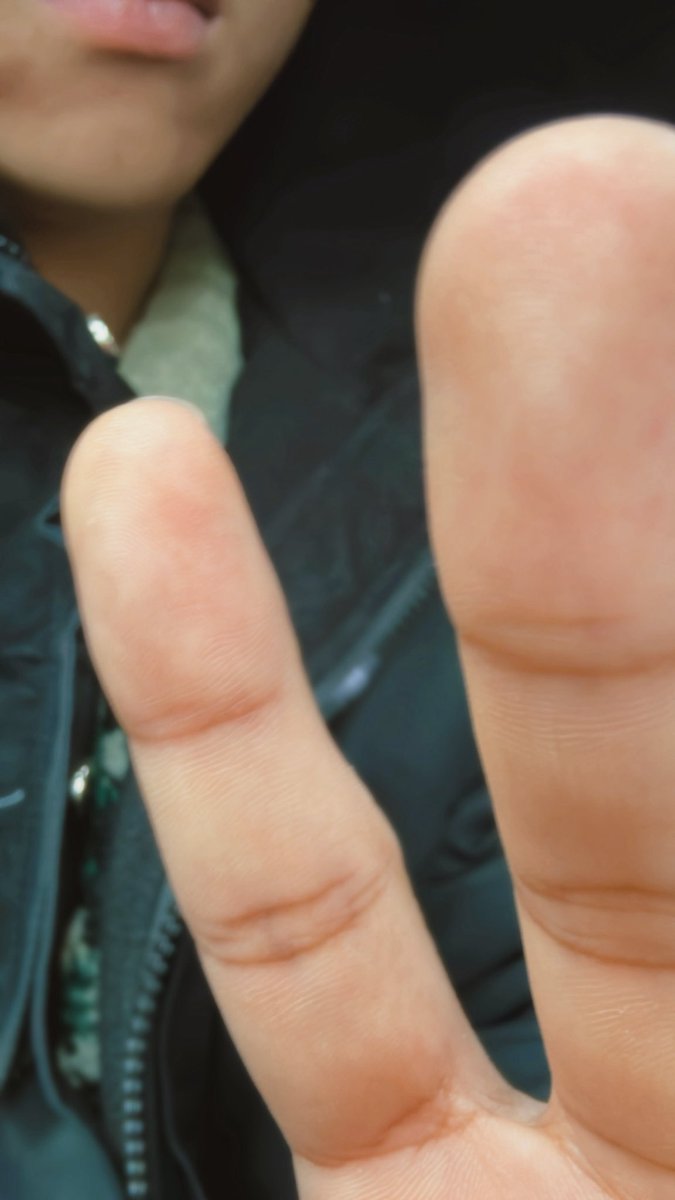 여자친구가 잠에서 깰 생각을 안한다
그래서 잠깨고 연락볼때까지 산책나옴