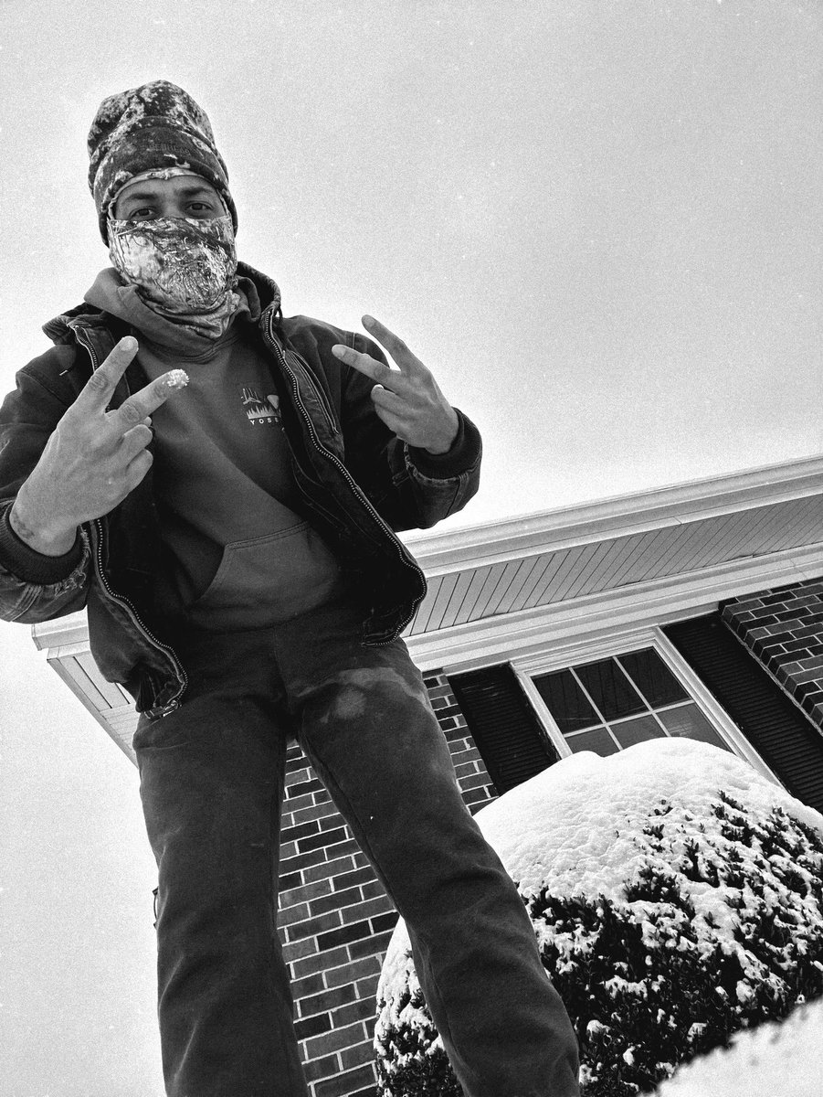 TanManJr's tweet image. I finger popped the snow to take this pic