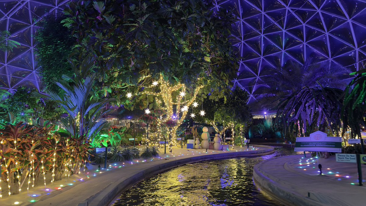 Is there a better night than one with <a href="/GarySinise/">Gary Sinise</a> and some Living with the Land Glimmering Greenhouses at EPCOT <a href="/WaltDisneyWorld/">Walt Disney World</a>?!