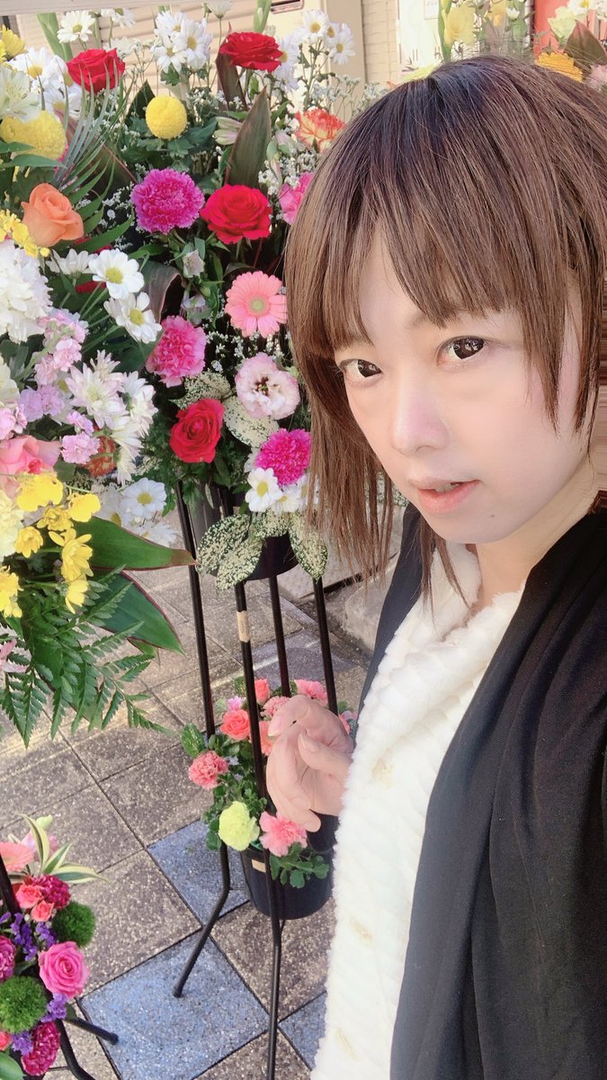 20日 土曜の新世界カサンドラ（<a href="/Cassandra25253/">Cassandra（カサンドラ）</a> ）無事オープンしました。
本日も周年イベント継続中！お花もたくさん届いております、ありがとうございます。
レイ、あきこ、チーママの3名でお待ちしています。