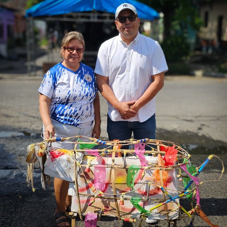 Es un gusto para mí apoyar las fiestas de los diferentes barrios y colonias de nuestro distrito de Zacatecoluca. 🎉

Hoy entregamos toros de fuego a las ADESCOS, Adesco Barrio San Sebastian Analco, Adesco Colonia San Carlos 1, fortaleciendo nuestras tradiciones.