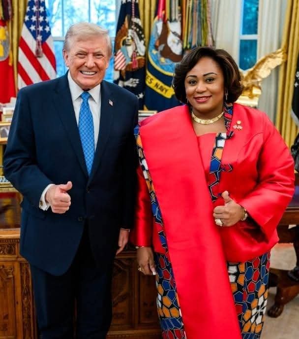 ALahatane's tweet photo. 🚨🇨🇩Mme Kapinga #Ngandu, ambassadrice de la République démocratique du aux États-Unis a été reçue par le président américain @POTUS @realDonaldTrump et près @secRubio .
La diplomatie #RDC🇨🇩🤝🇺🇸#USA s'accélère a une vitesse supérieur pour que la  RDC trouve la paix durable. https://t.co/1kP4DDAKtM