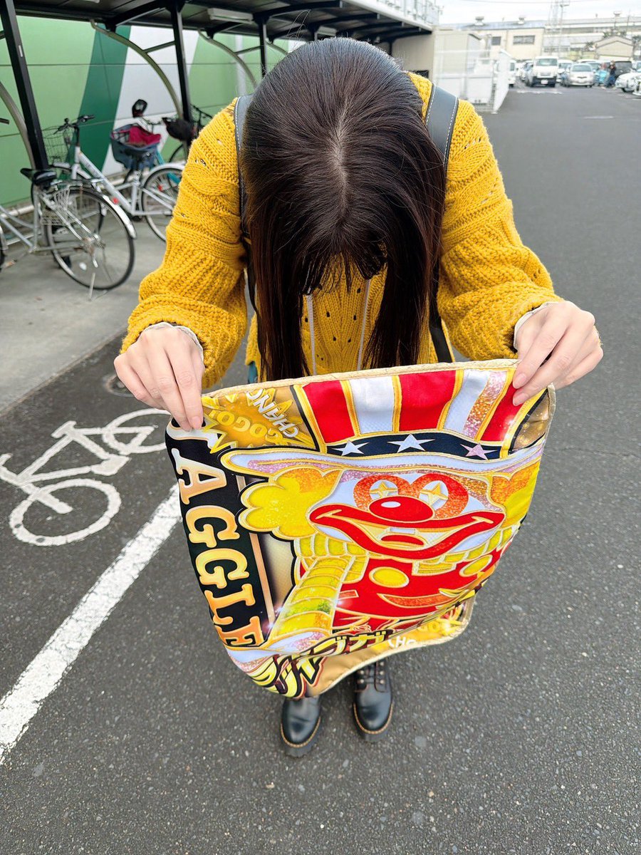 また椅子カバーを上着に巻き込んでました 反省してます #ライブ