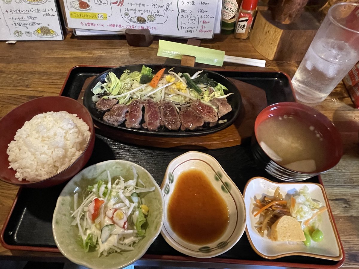 札幌市北区北17条西3-1-18…
「ラムステーキ定食」を食す！
美味しゅう御座いました。。。