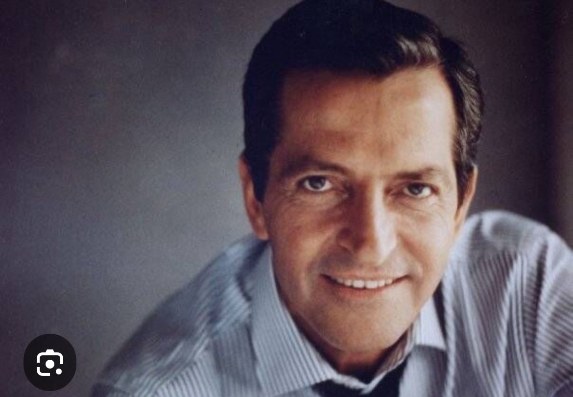 🚨🚨El miserable linchamiento de Adolfo Suárez, cuarenta de años después, es promovido al unísono por varios agentes políticos , aunque con diferentes intenciones.
Unos lo enmarcan en el ataque a lo que llaman “el régimen del 78”, que en realidad  responde  al deseo de “reventar”