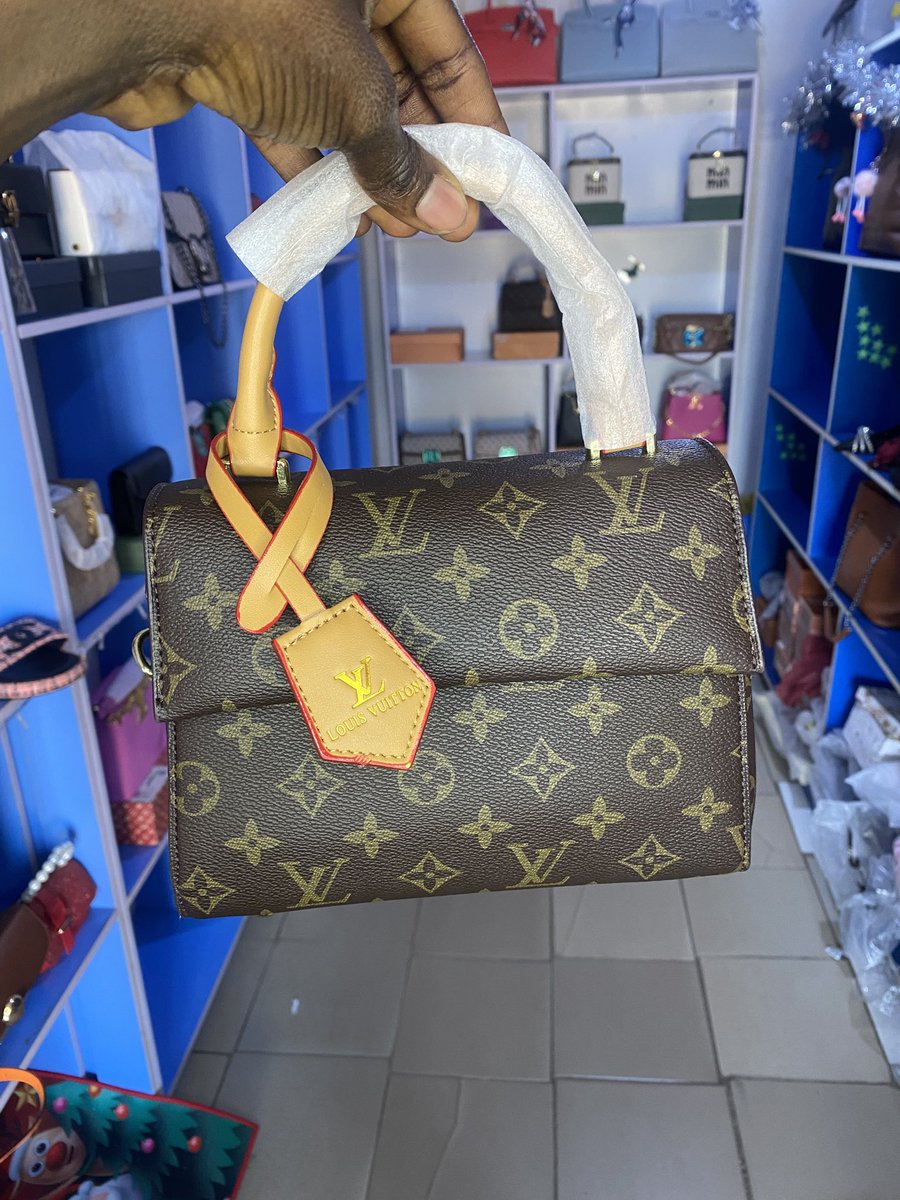 EsthyCollection's tweet image. Louis Vuitton is back in store 💃💃💃

Price 15,000 boxed

Kindly retweet