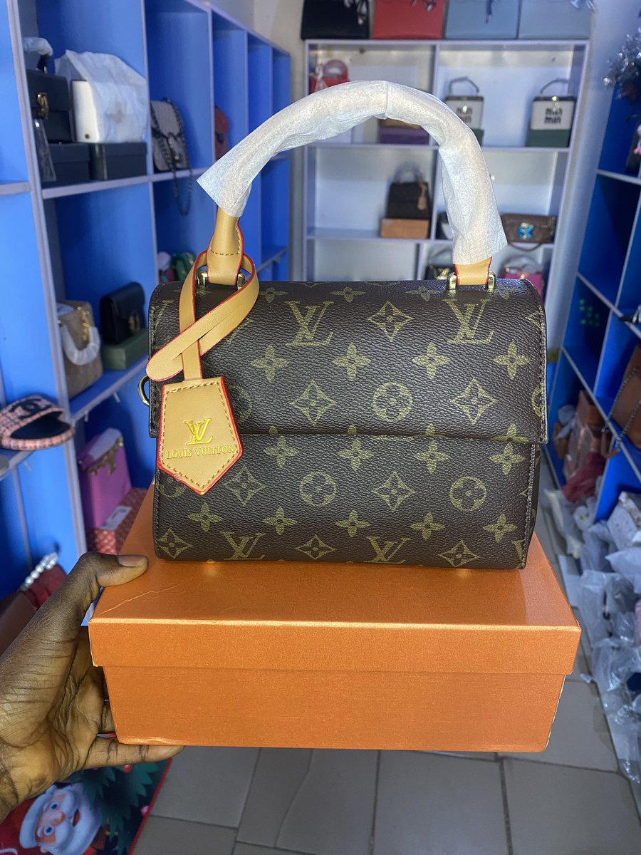 EsthyCollection's tweet image. Louis Vuitton is back in store 💃💃💃

Price 15,000 boxed

Kindly retweet