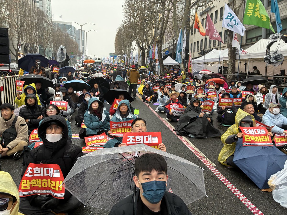 이렇게 모이고 있습니다.