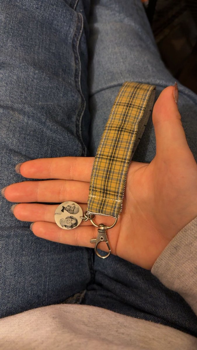 KittyKatHoots's tweet photo. Lee and mom’s memory keychains are done. 🫶🏻 https://t.co/p2l3aXhZVb