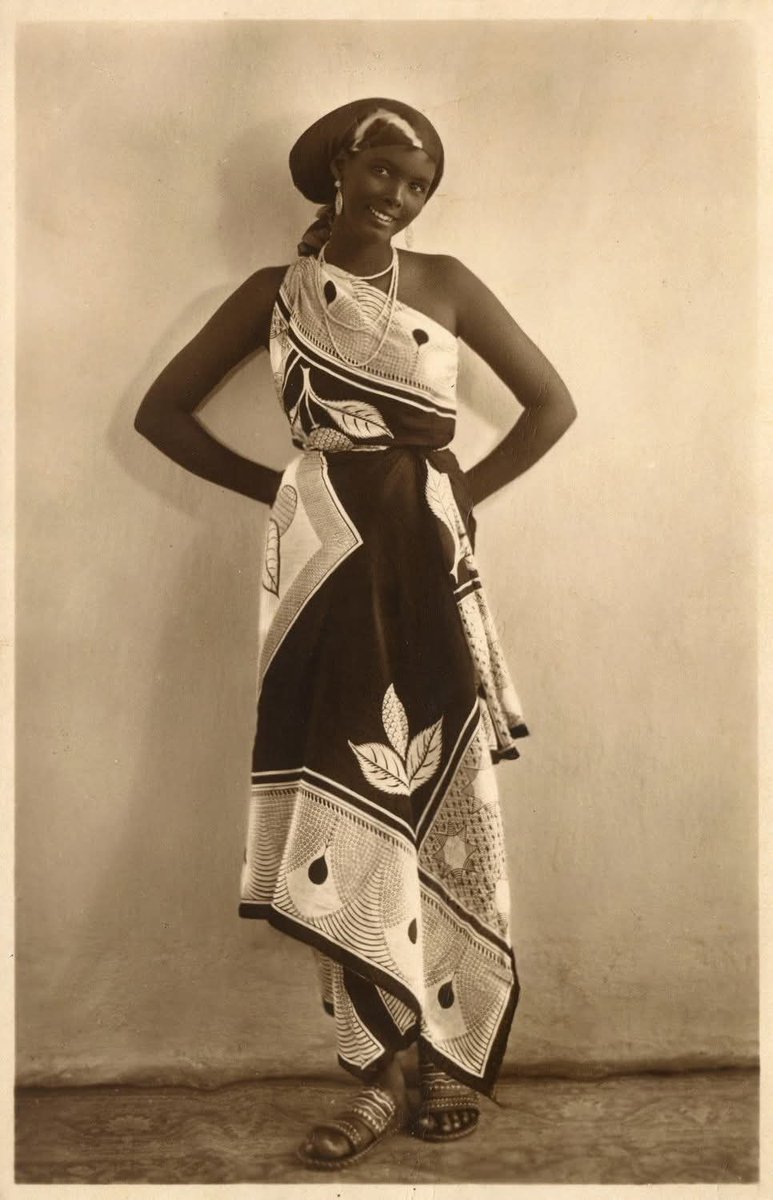 zoomafrika1's tweet photo. A Somali woman in 1930s https://t.co/2IT3C8k6YA