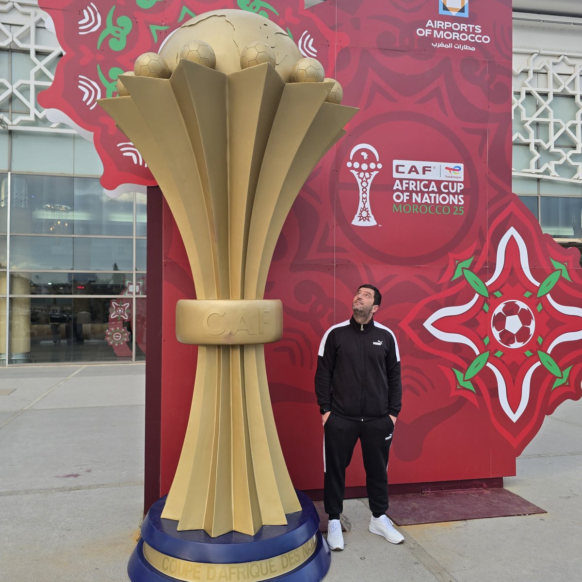 Bien arrivé au Maroc ! 🥳 Qui voyez-vous soulever ce Trophée ?? Rdv demain 18h30 sur <a href="/beinsports_FR/">beIN SPORTS</a> pour la cérémonie d'ouverture suivie de <a href="/EnMaroc/">Équipe du Maroc</a> - Comores ! 🔥🔥 #CAN2025 #Maroc #Morocco