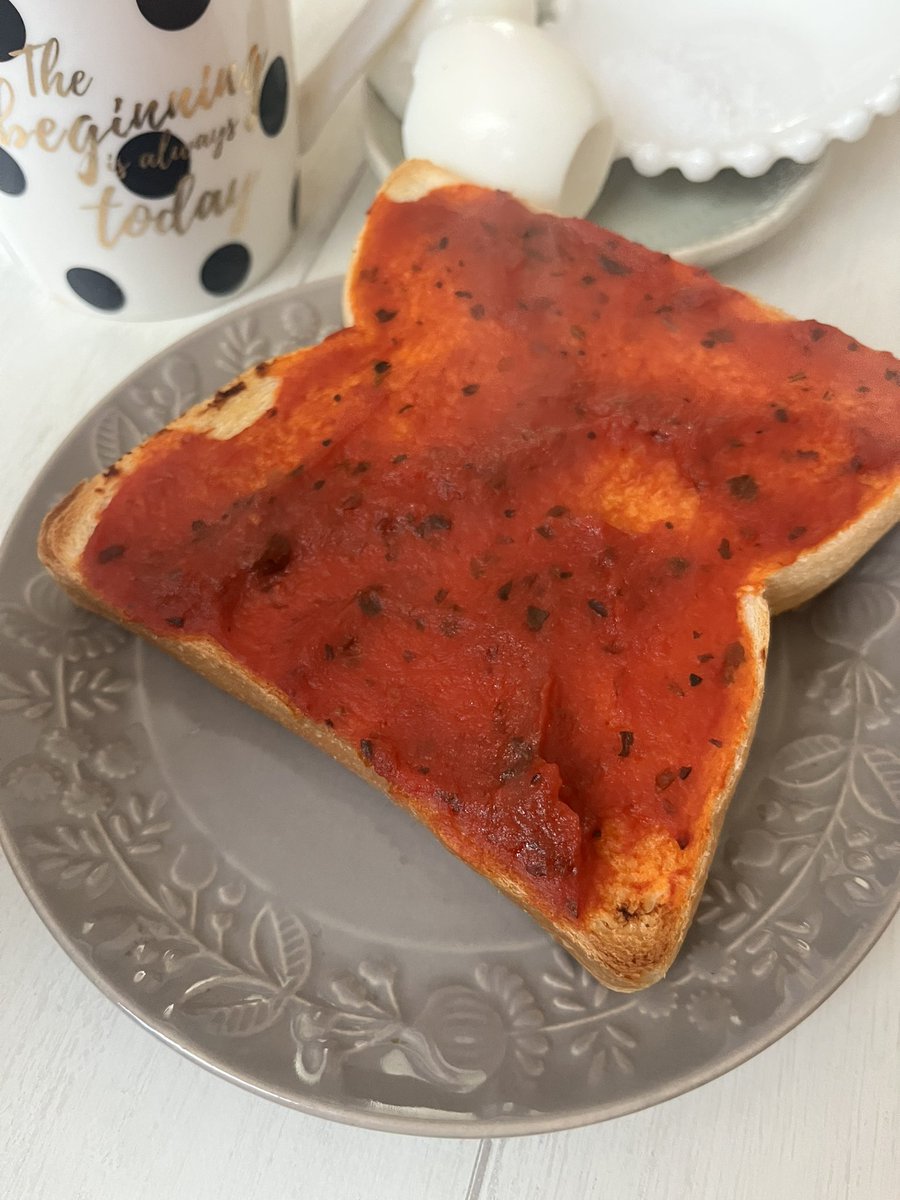 ランチはチーズなしピザ風トースト😂💦 食べ終えたら編集しよー