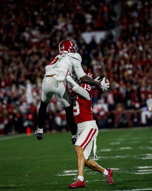 NickyPerkss's tweet image. Someone get Daniel Moore on the phone immediately