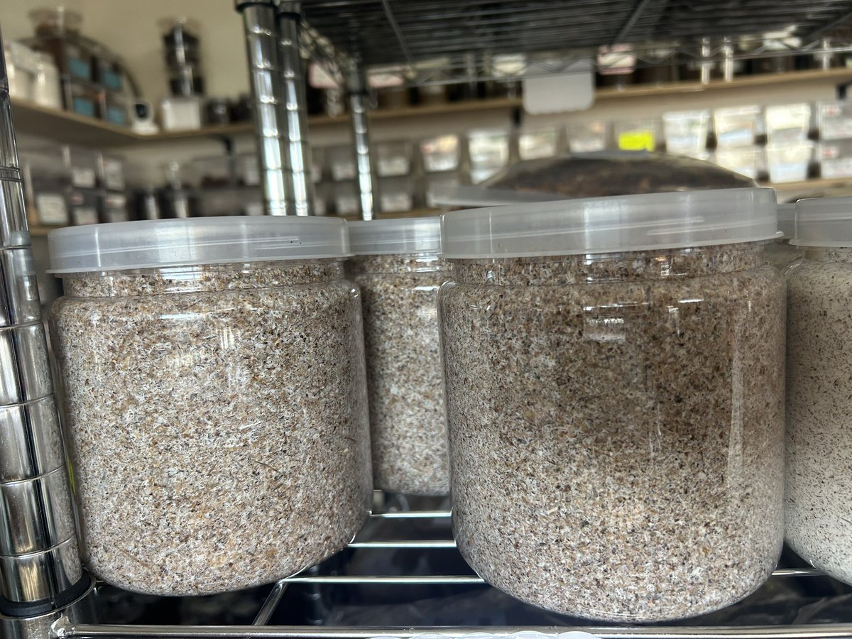 低添加、高添加カワラ菌糸ブロック入荷致しました こちらは年内ラスト