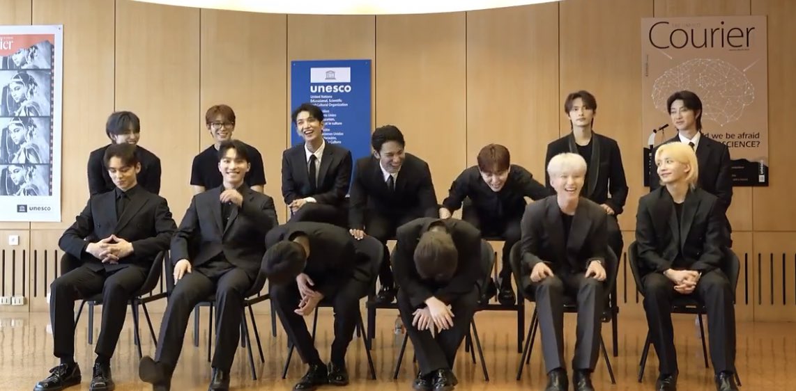 lovrehani's tweet image. PLS BRING MY FAMILY BACK TOGETHER 😭😭