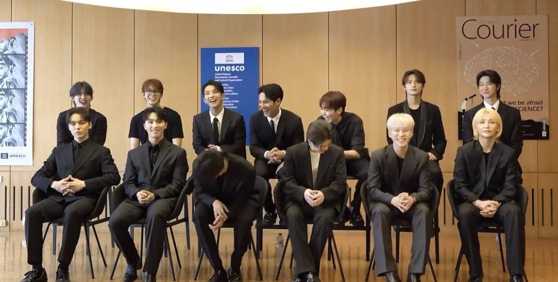 lovrehani's tweet image. PLS BRING MY FAMILY BACK TOGETHER 😭😭