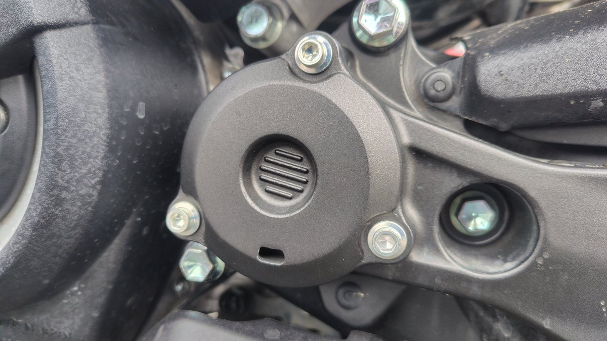 車に引き続き今度はバイク🏍️ エンジンかけたら下回りからカラカラ音