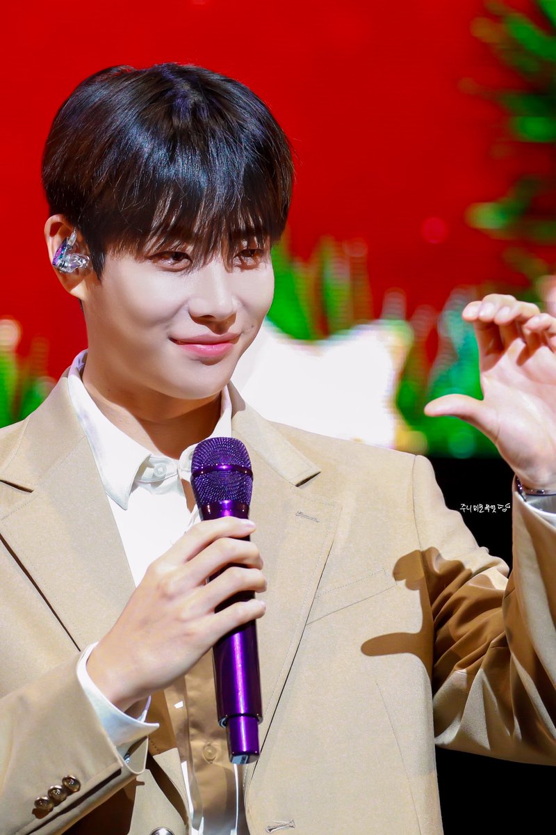 MJ__heart's tweet image. 251220 
MJ 1st FANMEETING IN JAPAN : White Christmas

본 공연 때 
웨이브덮머 &amp;amp; 블러셔 기대한다요😘💕
(핱뚜 소원..🥹💕)

#김명준 #엠제이 #MJ #아스트로 #ASTRO