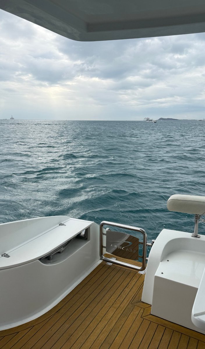 Hannah2066 tweet media