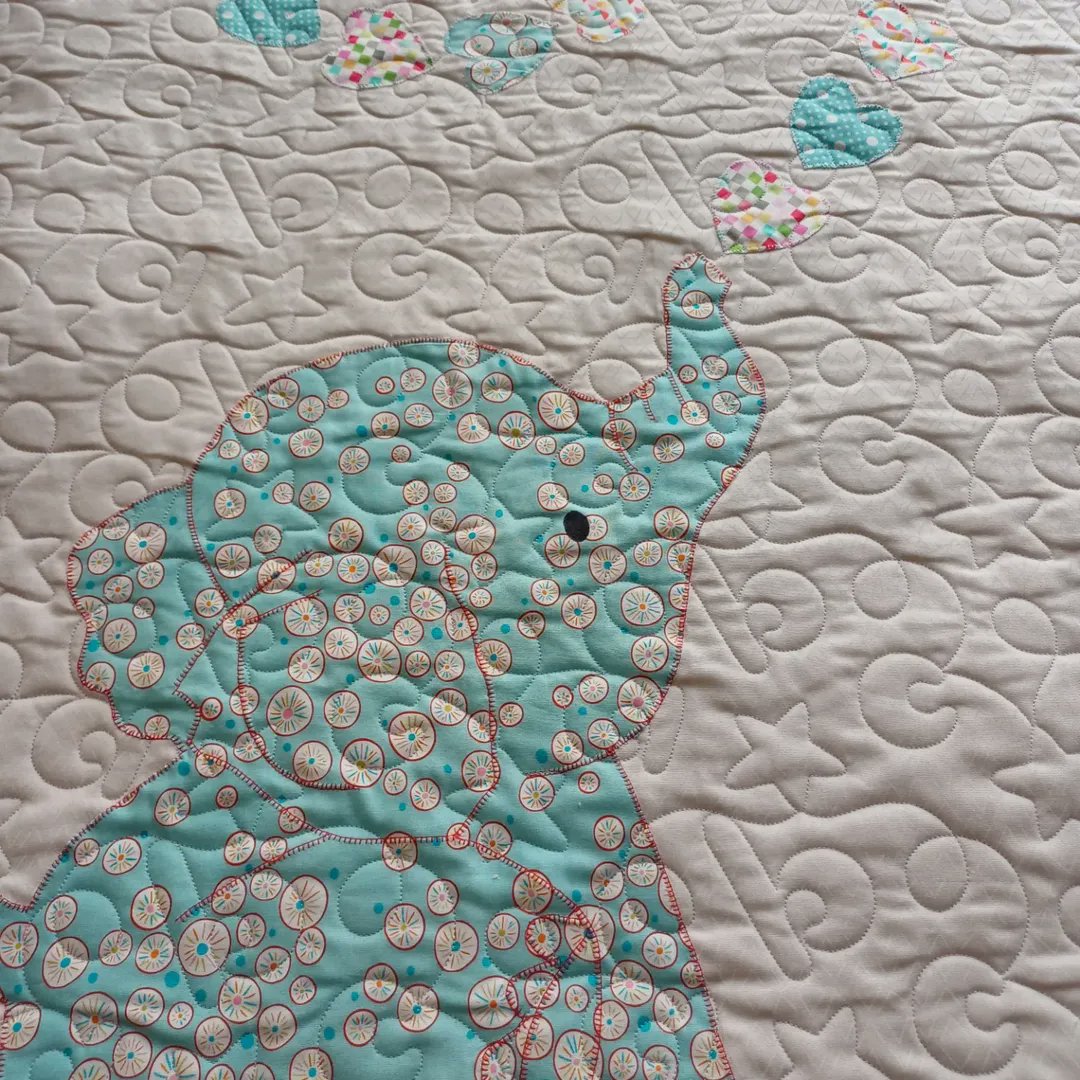 HandiQuilterAus's tweet photo. Gorgeous baby quilt 💕🪡
So soft, sweet, and stitched with love — perfect for little cuddles ✨👶
Designed by @bayviewquilting 💛
#HandiQuilterAustralia #QuiltInspiration #ModernQuilting  #BabyQuilt #QuiltingLove #BabyQuiltLove #QuiltersOfInstagram #QuiltDetails #QuiltStudio https://t.co/FZa9Jxynvx