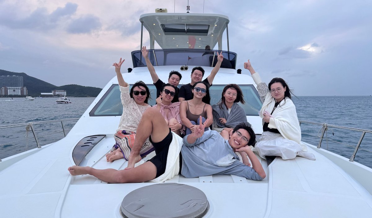 Hannah2066 tweet media