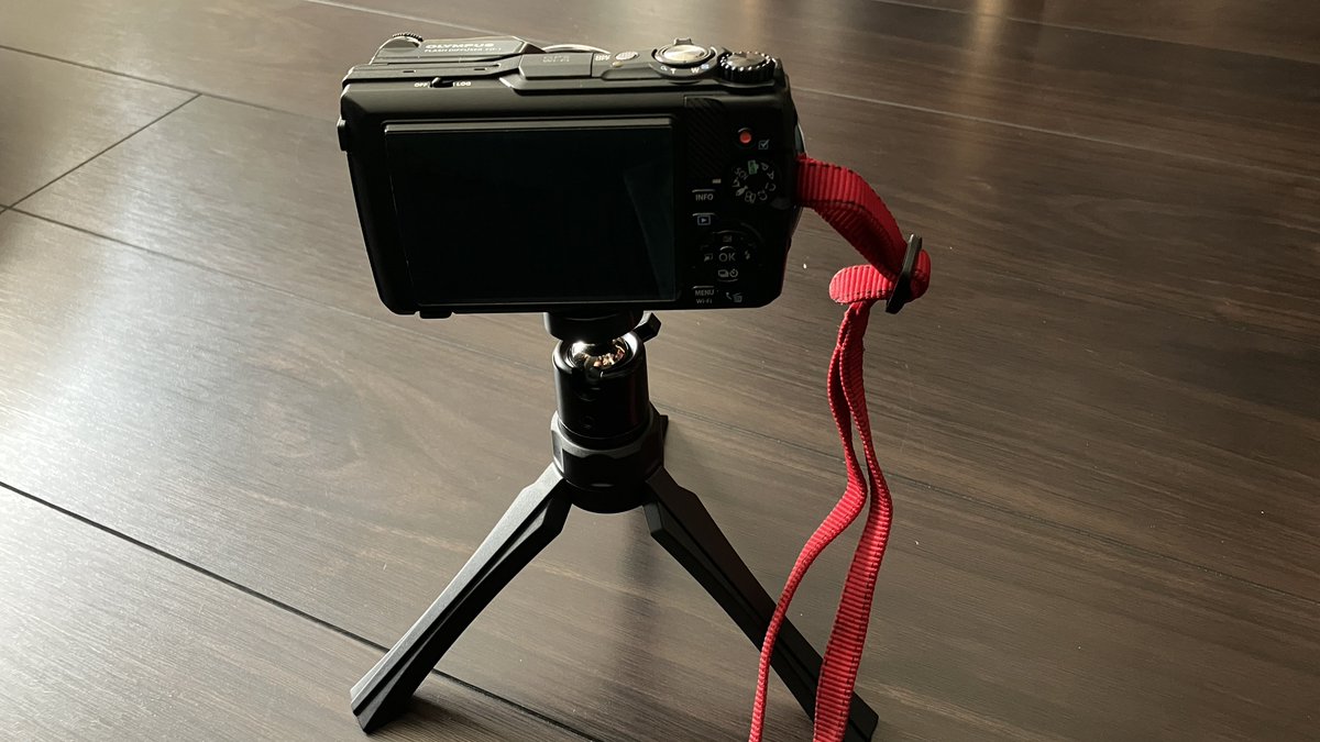 家にあったミニ三脚，tgにも使えることが今わかって幸せな気分になった
