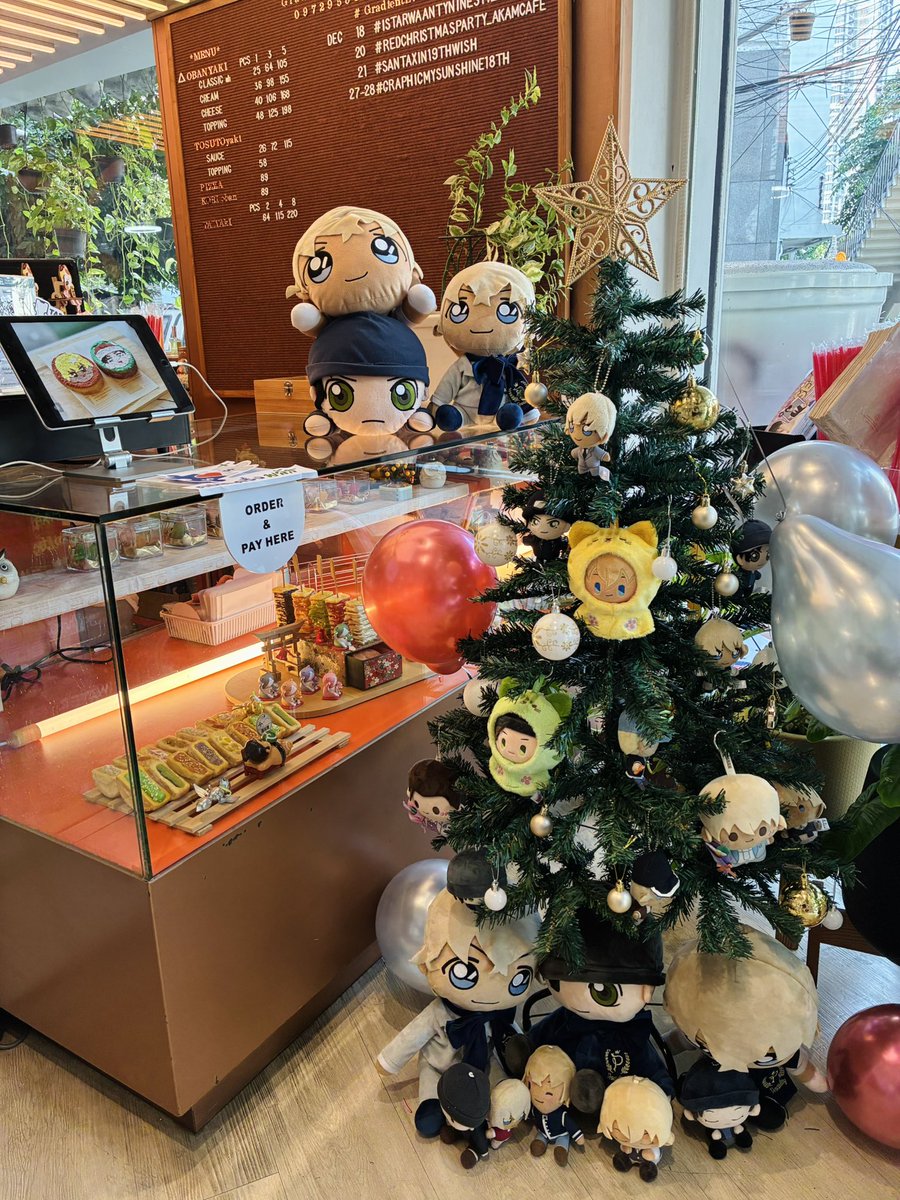 zpwbh's tweet image. 🎄ลูกชายไม่ชอบสีแดง แต่คริสมาสคู่กับสีแดง สีแดงเต็มไปหมดเยย 555555 ❤️💛

#REDchristmasparty_AKAMcafe