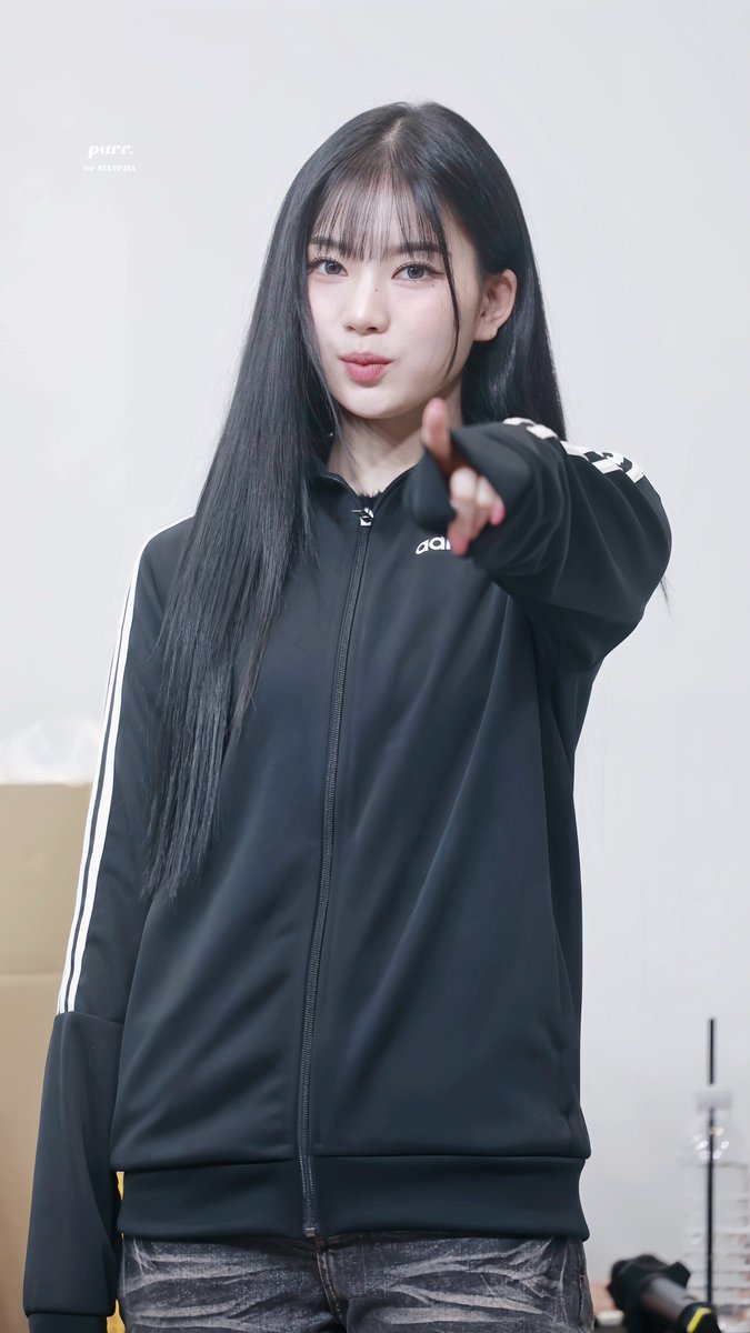purr_ISA's tweet photo. 251220 팬싸 HQ
오늘도🫵
#스테이씨 #STAYC #아이사 #ISA https://t.co/zR4Q2Mqnzf