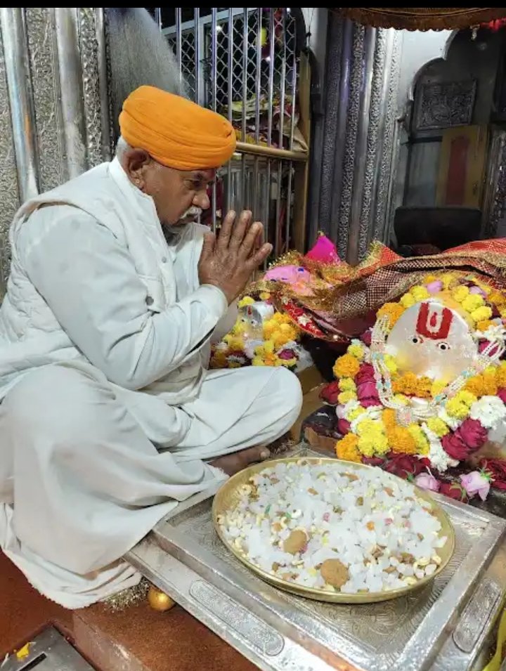 Sureshs84524522's tweet photo. दर्शण 20/12/2025
पौष मास कृष्ण पक्ष अमावस्या
समाधि
बाबा रामदेव जी री
#रामदेवरां
आपरी जै जै कार हौवै म्हारा
#कुळदेवता
🙏🚩
🙏
@grok
Jay Shree Ram 🚩
#Rajasthan
#Runicha
#Ramdevara
#जैसलमेर
#રામાપીર
#રામદેવજી #રામદેવરાલાઈવ
#MakeRajsthaniofficial https://t.co/JzXuwhl79O