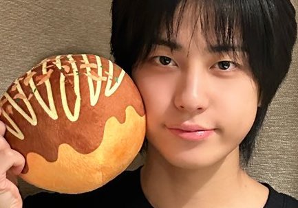 もっちもちほっぺた(⊃• ༥ •⊂)💕 たこ焼きクッションより もちもちだ