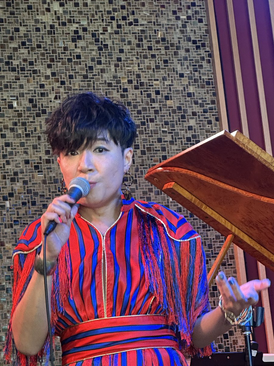 lilicoco0901's tweet photo. ササミーの久しぶり(約5か月ぶり)のライブ✨北参道にあるGRAPES KITASANDOに来てます。
あ、あ、あつい熱のこもった歌声に元気もらえた〜🥰
出会った時の歌🎤ローズ🌹も聴かせて頂き、「あなたはあなたのままでいいんだよ...」のメッセージにウルウル🥹
楽しかった〜🌈
ありがとう〜💓
#Sasammy https://t.co/Nr1RmQU8iy
