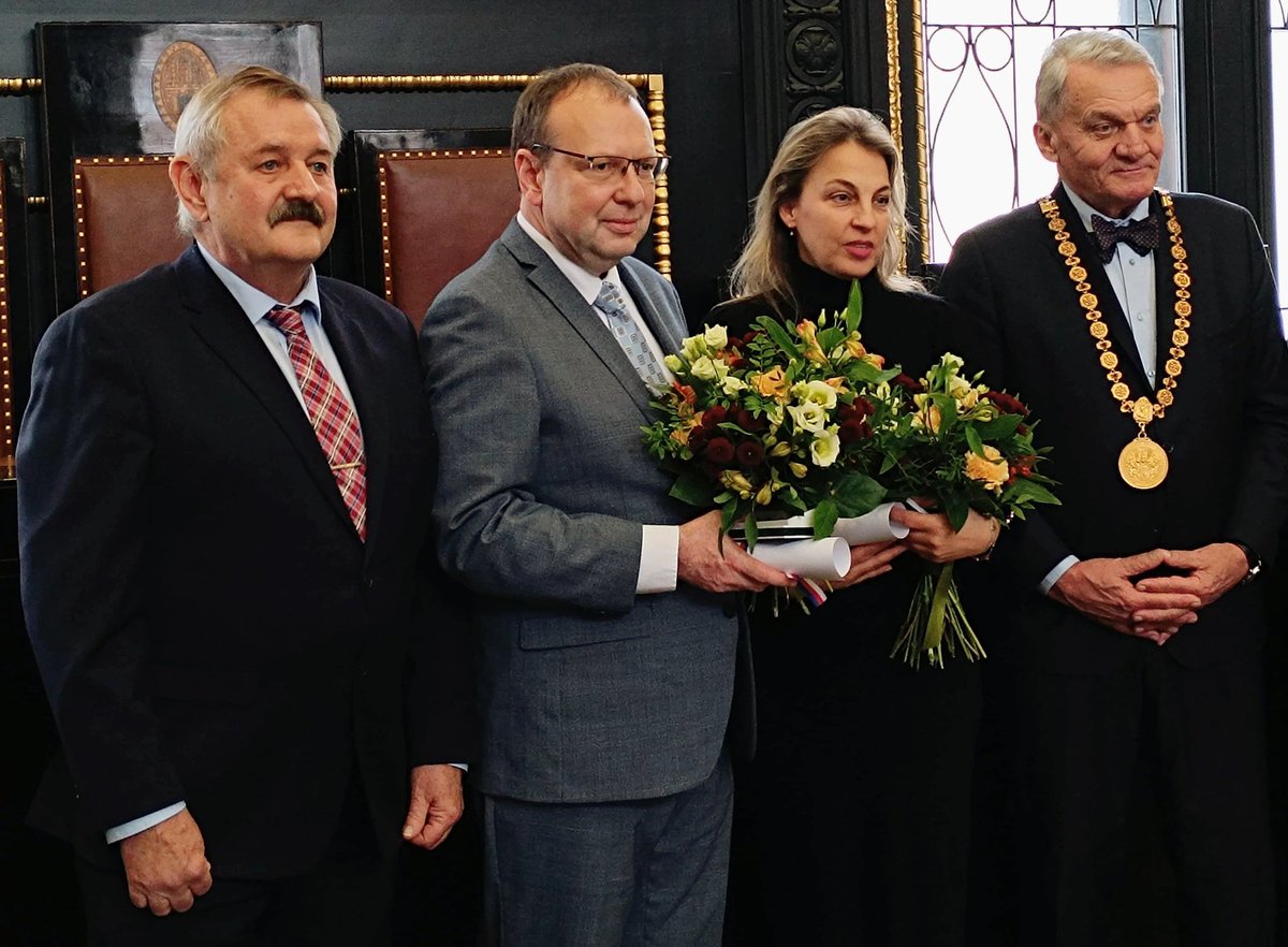 LachnitPetr's tweet image. Ve středu jsem v Brožíkově síni Staroměstské radnice převzal Pamětní medaili k 30. výročí vzniku Sdružení válečných veteránů České republiky🎖️
#radnice #oceneni #foryou #praha #lachnit