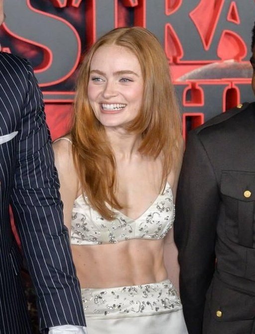 lilygswift's tweet image. Sadie sink’s abs has its own fan base (me, it’s me) 🙂‍↕️