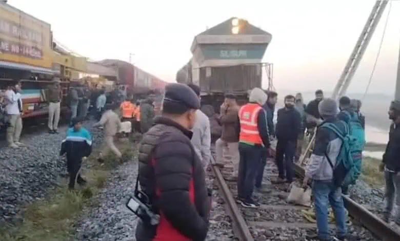 ParveenKaswan's tweet photo. Such a tragic news. 8 elephants killed in a train accident in Assam’s Hojai district early today. 

Elephants being social animal often travel in family and even in time of trouble they don’t leave the group. https://t.co/mLEQQWjCRj