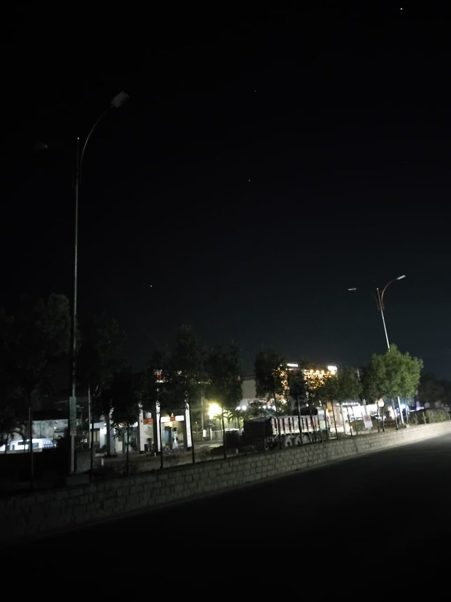 KATASRIKAR's tweet photo. Street lights from Borgoan(p) to Madhavanagar (Nizamabad,TS)have not been working. The area is unsafe at night for pedestrians and commuters. Requesting the municipal authorities to repair the lights at the earliest for public safety.@MC_Nizamabad @Collector_NZB @cdmatelangana https://t.co/OddtSzfyBs