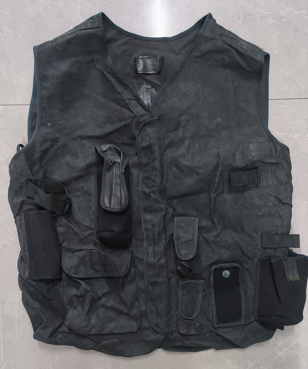 war1870's tweet photo. The assault vest used by the Portuguese GOE. This is a copy of the mk1 assault vest used by the SAS CRW during the siege of Iranian embassy. The Portuguese GOE made some modifications to suit their own needs. https://t.co/WmjKPklXft