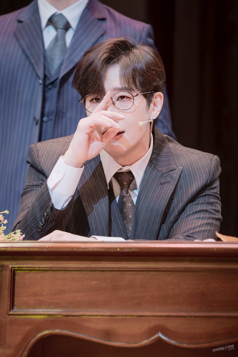 HeyreyP's tweet image. 251219 낮 팬레터 커튼콜
김해진 #김경수 #배우김경수

예민미