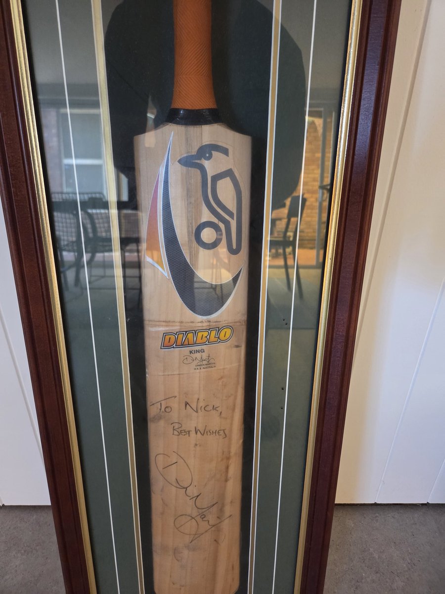 KnightNick3's tweet image. Great to see the Kookaburra Diablo comeback. Glad I retired this beauty with a autograph from one of the best @damienmartyn #Ashes2025 #Kookaburra