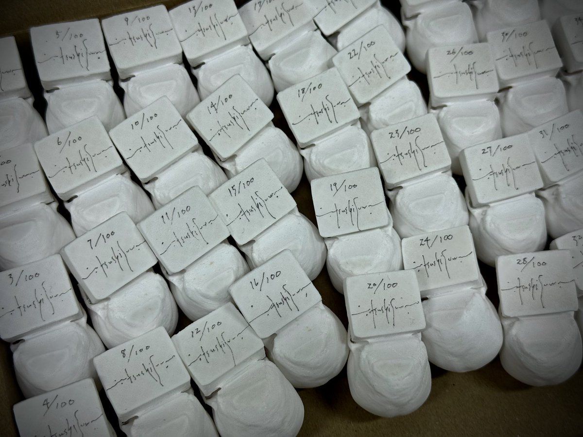 昨夜、新年にWHAT MUSEUMのショップに卸す予定の《豆腐+頭蓋骨