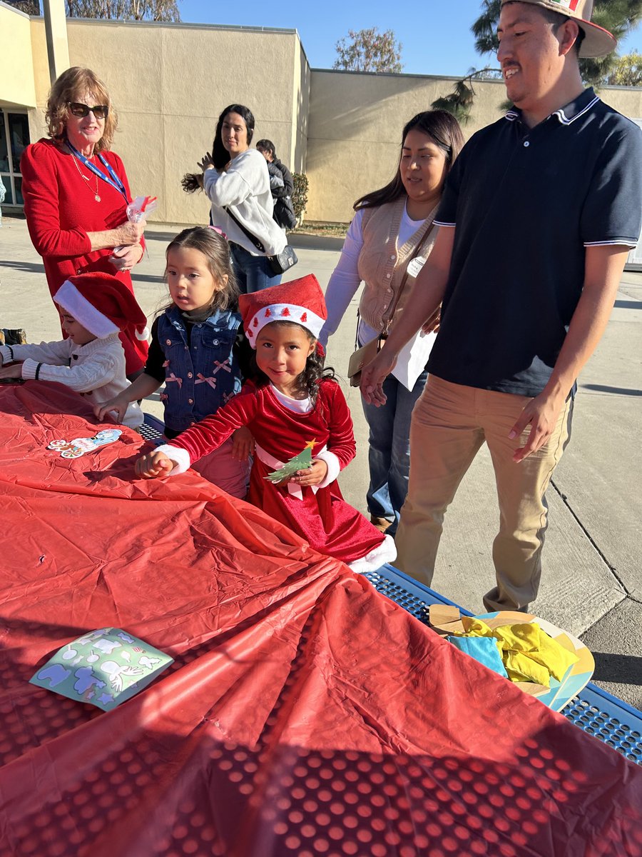 melrules61's tweet image. Great day at Nicoloff School! Our 1st Kermes. #buildingcommunity