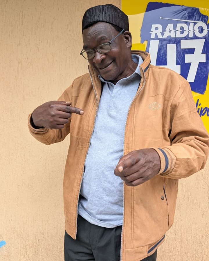 Radio47_Kenya's tweet photo. Dibaji za Babu Kalume K- Wallah Bin Wallah:

1. Kuvuka mto, si mwisho wa safari.
2. Mtu hajulikani bila matendo.
3. Sauti za wanyonge wengi husikika mbali.
4. Ukiwa una njaa, usipige kelele.
5. Ndoto yako ya jana, timiza leo.
6. Tenda waone.

#BahariYaElimu #HapaNdipo https://t.co/3FUc70Pkp0