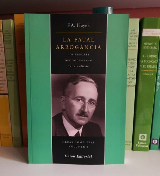 📖l Les comparto este libro, La Fatal Arrogancia  de Friedrich A. Hayek

Si alguna vez te has preguntado por qué fracasan los intentos de planificar la economía y de moldear la sociedad desde arriba, este libro es indispensable.

En La Fatal Arrogancia, Hayek explica cómo las