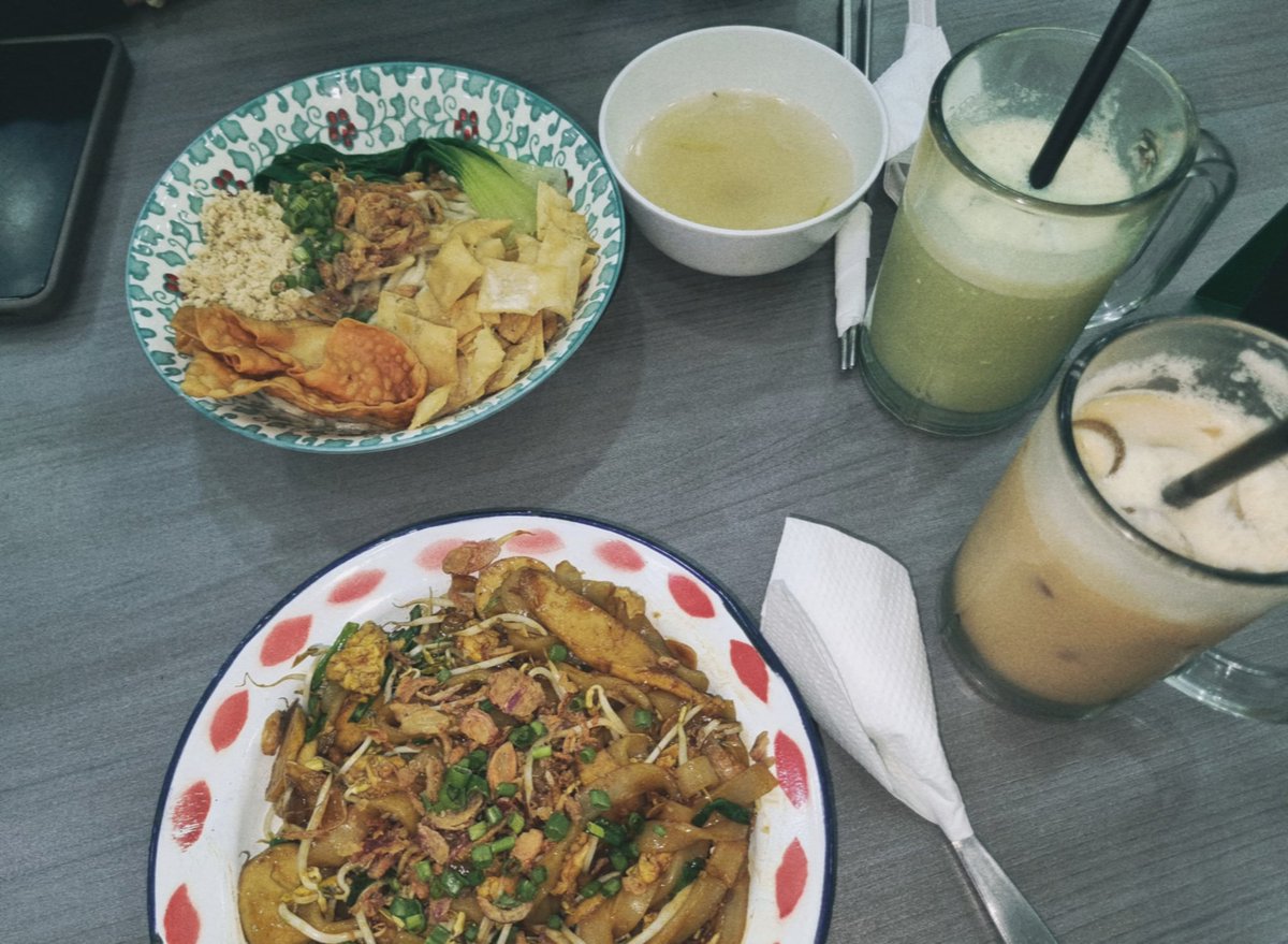 halloacep's tweet photo. 📍Tempo Doeloe Kopitiam https://t.co/LdZXOdth4M