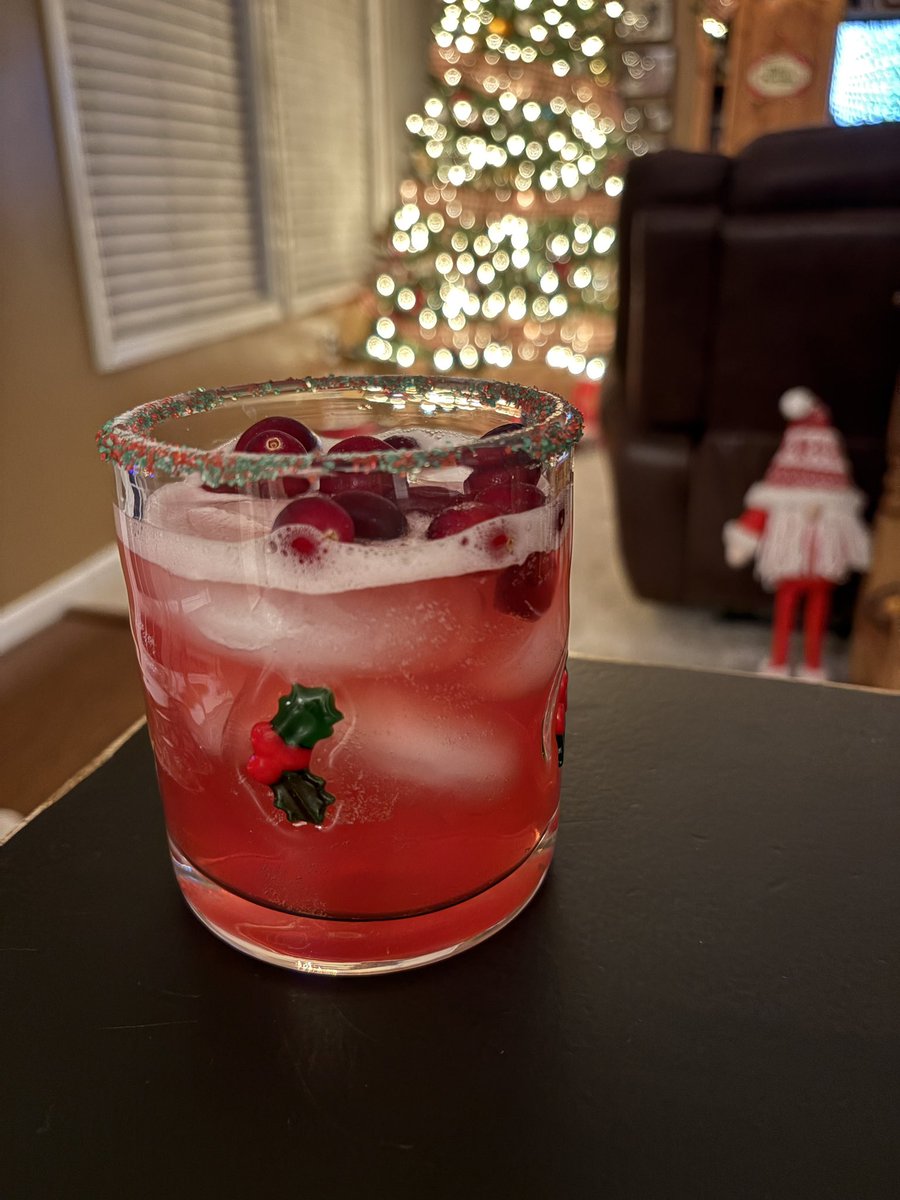 HarrisSteve4's tweet photo. Ready for a Christmas Margarita! #HolidayCocktails https://t.co/mNRaoCJpU6