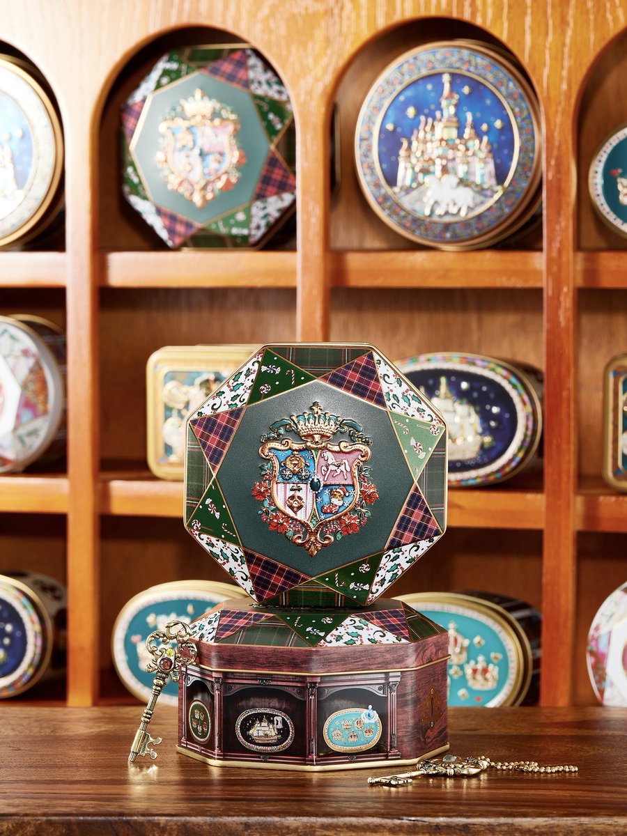 覗くとガラス絵が見える『不思議な鍵のチャーム🗝️』付きクリスマス