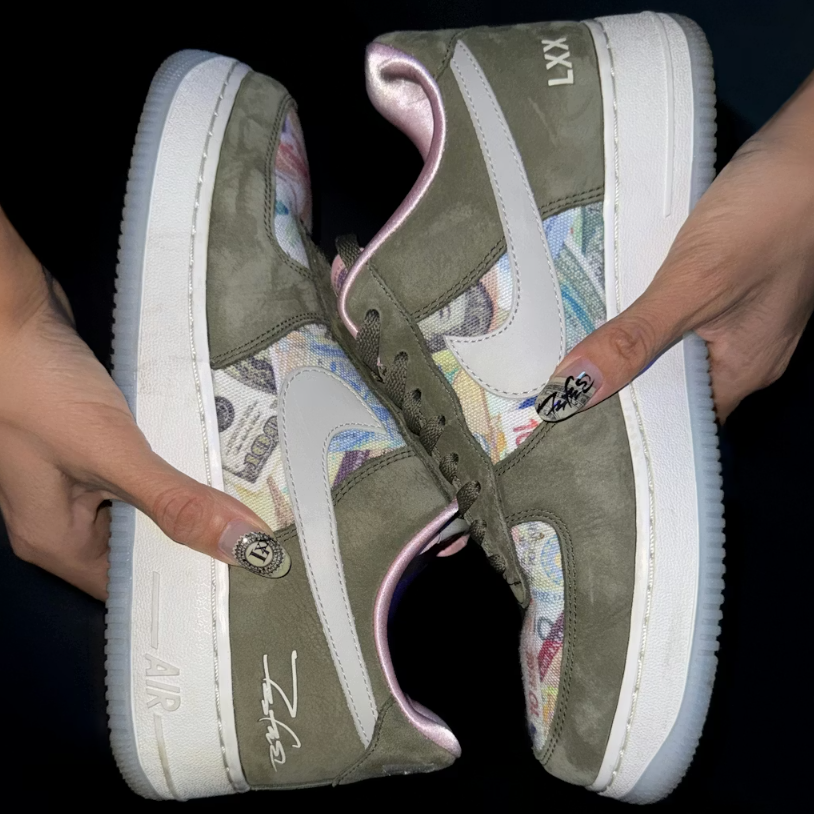 SneakerVisionz's tweet photo. Futura x Nike Air Force 1 'FLOM' Raffle 

https://t.co/Aaxl2B1IU9 https://t.co/uJxXUVQD02