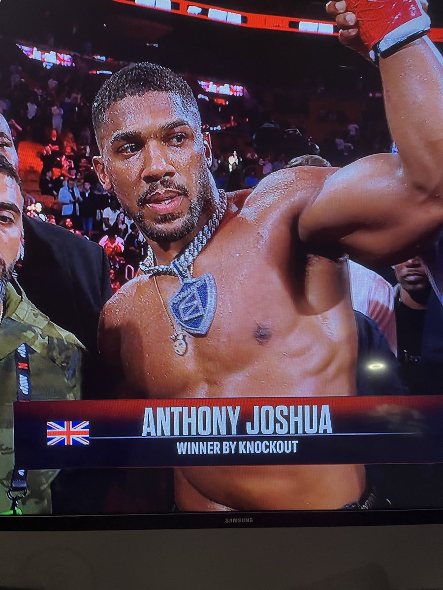 MelanatedTalk's tweet photo. And of course, Anthony Joshua, (with his fine self!) beat Jake Paul’s ass! 😃
#Netflix   #Boxing   #AnthonyJoshua https://t.co/sPed3Ohq4A